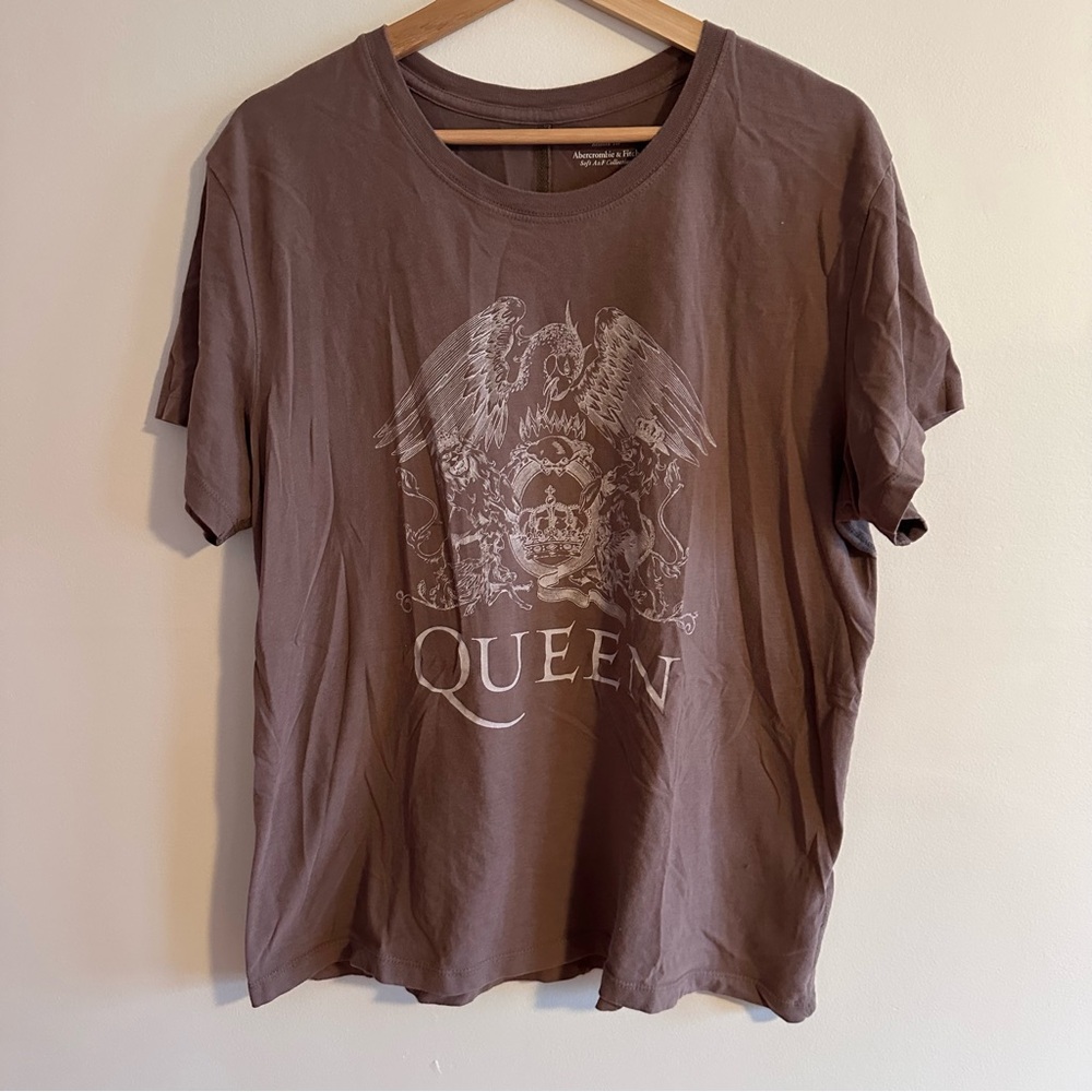 Queen Graphic Brown T-Shirt